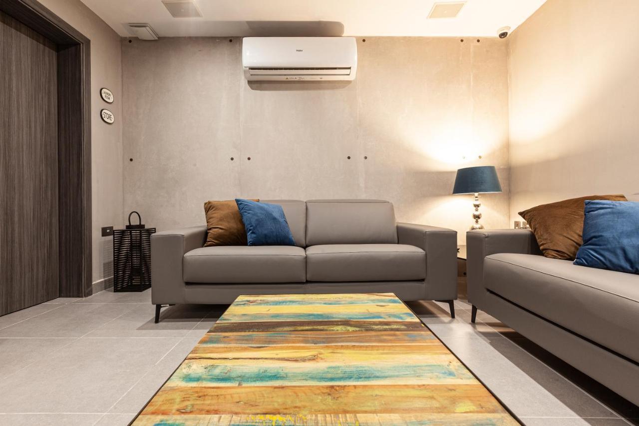 Charming,Comfortable And Centrally Located Group Accomodation Gzira Exteriör bild