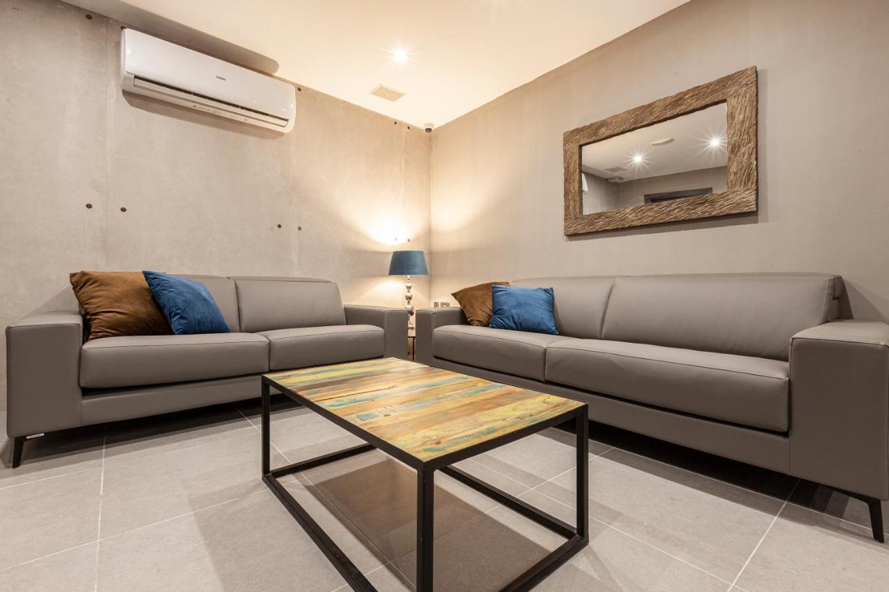 Charming,Comfortable And Centrally Located Group Accomodation Gzira Exteriör bild